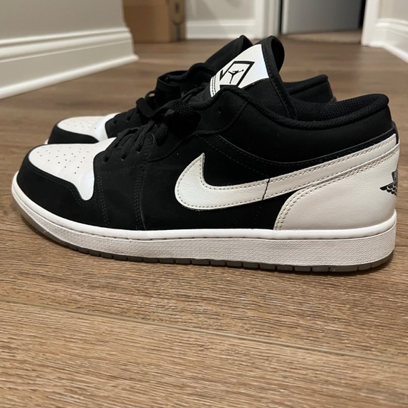 Air Jordan Low Sneakers - Picture 4 of 7